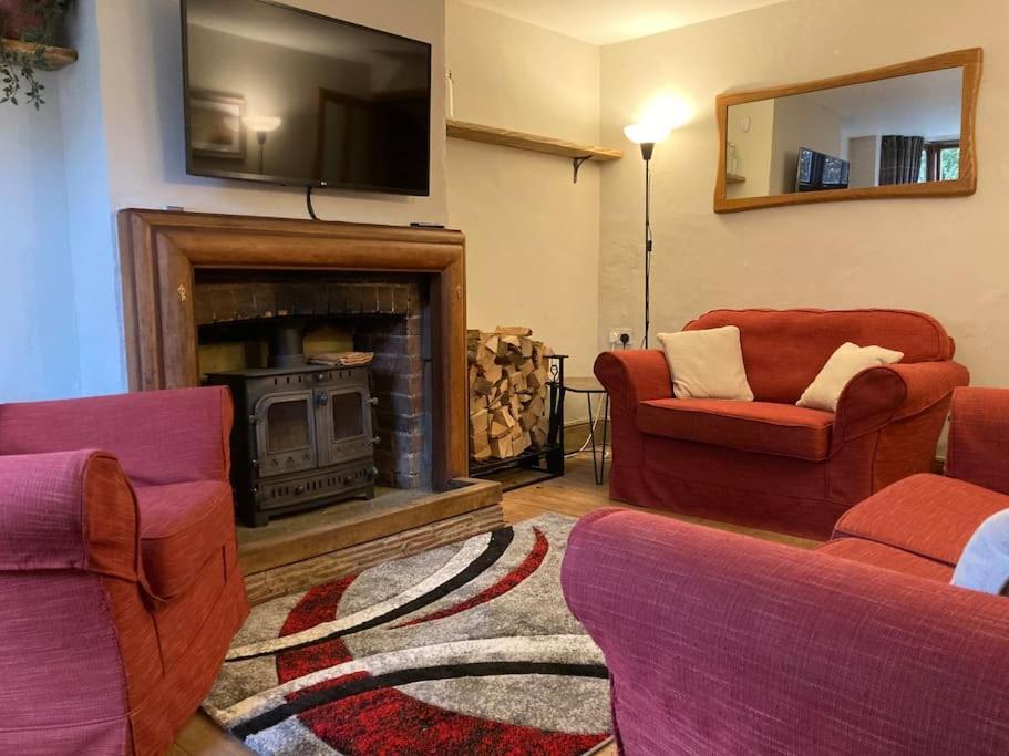 Pieman'S Cottage - Pulborough, West Sussex Cottage - Sunny Courtyard Extérieur photo