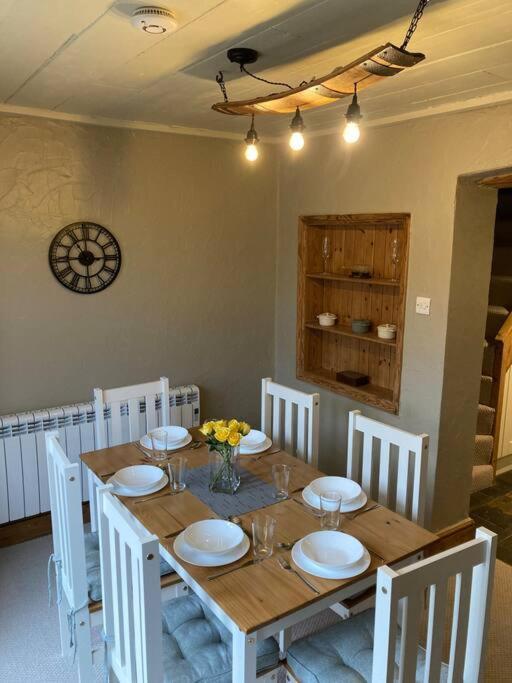 Pieman'S Cottage - Pulborough, West Sussex Cottage - Sunny Courtyard Extérieur photo