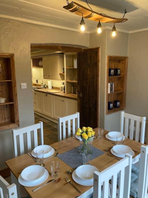 Pieman'S Cottage - Pulborough, West Sussex Cottage - Sunny Courtyard Extérieur photo